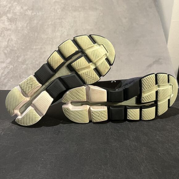 On Running Cloudflyer II Shoes Womens 10 Black Mesh Swiss Engineering Comfort - Picture 4 of 10